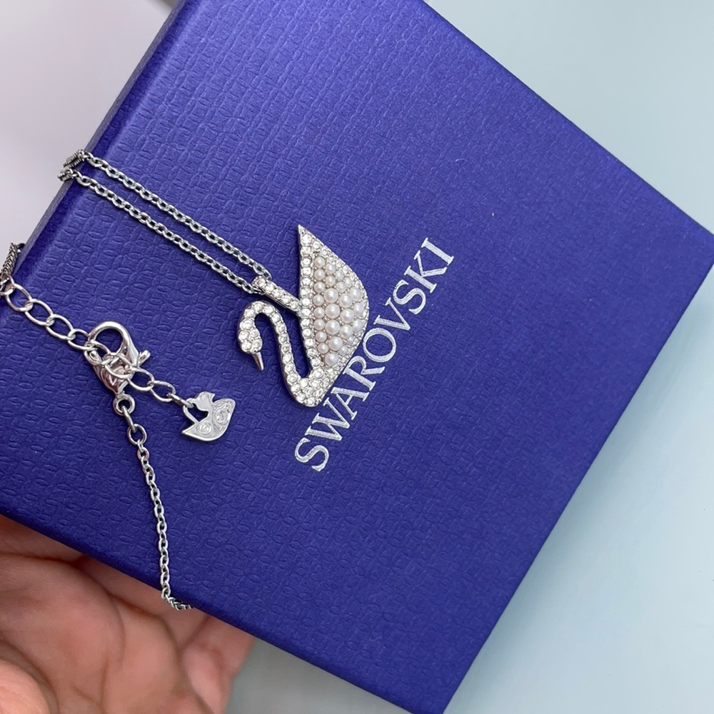 Swarovski iconic silver pearl swan necklace